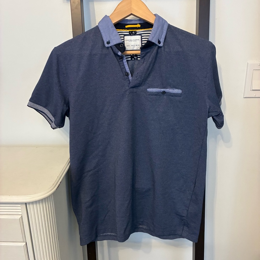 Denim & Flower Blue Men's Polo Shirt. Size small. EUC. Almost new!